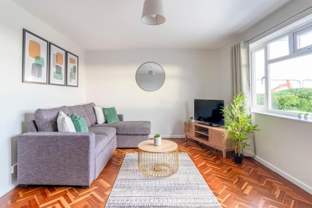 Spacious Sea View 2 Bedroom Sleeps 6-Free Parking Bournemouth Exterior photo